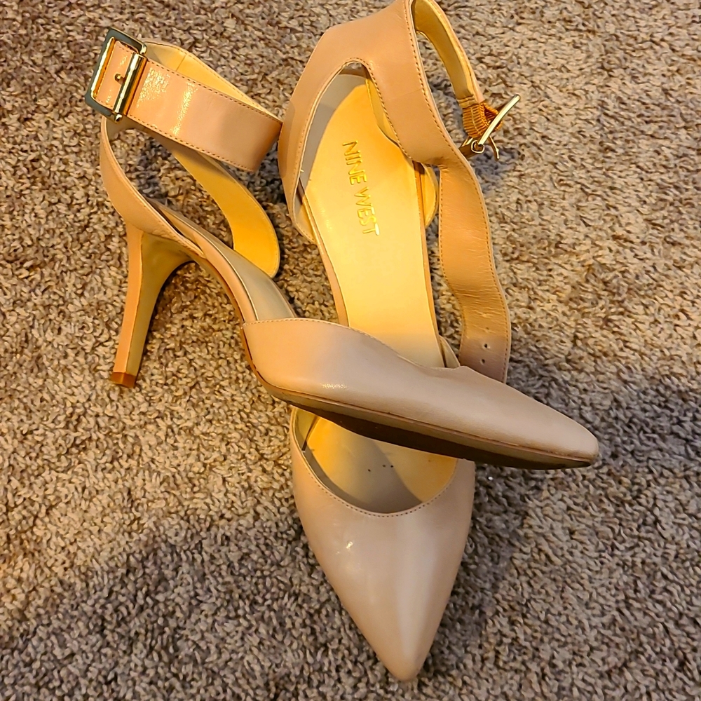 Nine West heels Size 8 cream color
